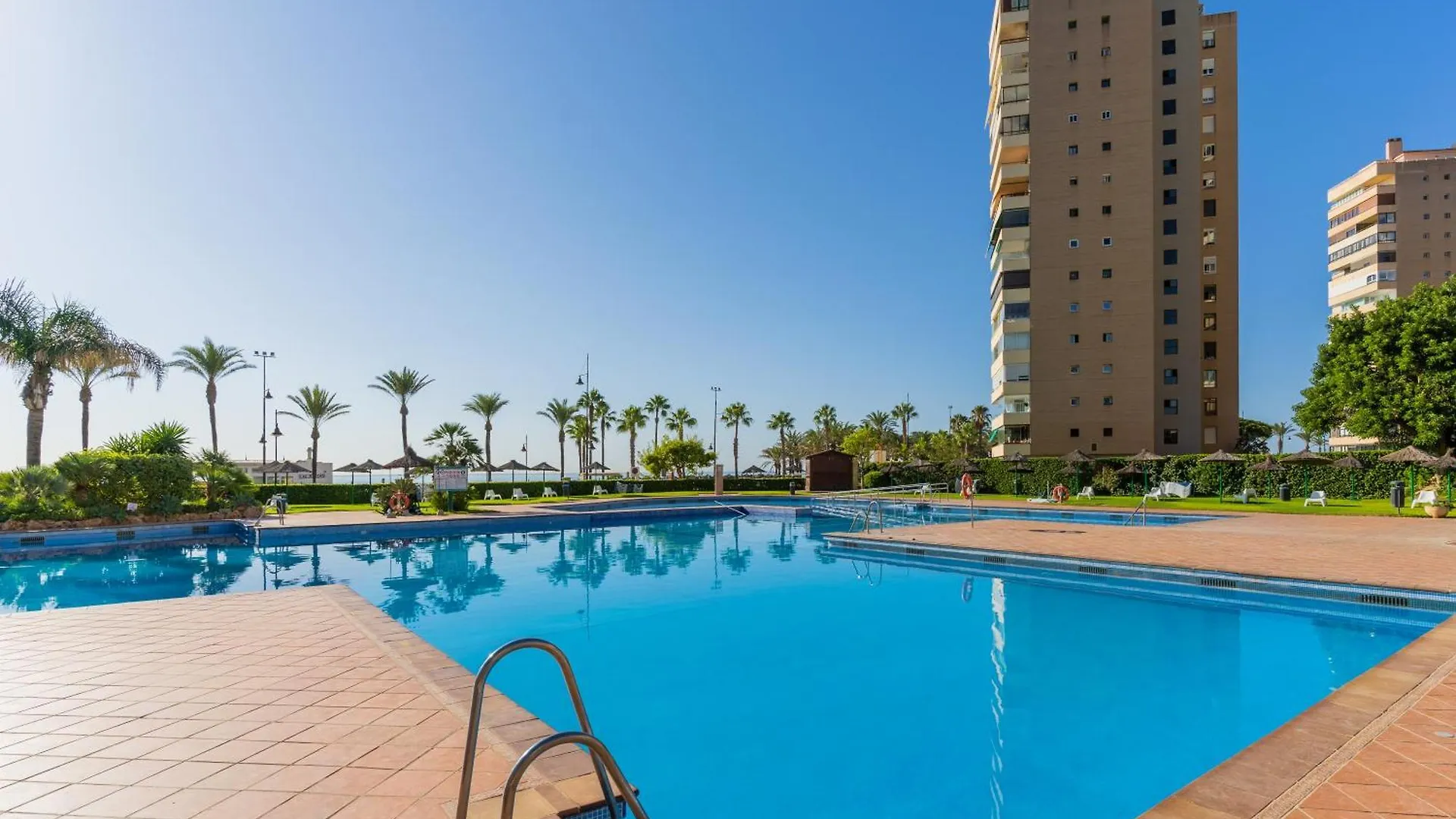 公寓 Apartamento Frente Al Mar Torres De Playamar En 托雷莫利诺斯 西班牙